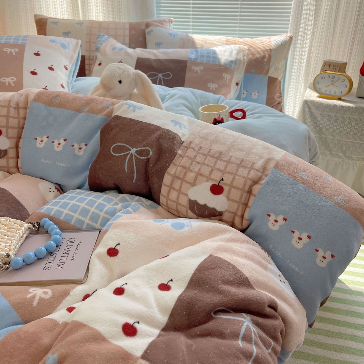 91家纺网 家纺一手货源 找家纺 六巷胡同 2025新款INS卡通A类200克牛奶绒基础款四件套（第一系） 基础款-格子美拉兔