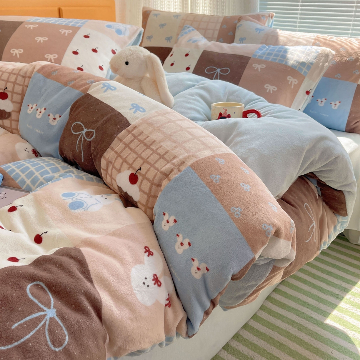 91家纺网 家纺一手货源 找家纺 六巷胡同 2025新款INS卡通A类200克牛奶绒基础款四件套（第一系） 基础款-格子美拉兔