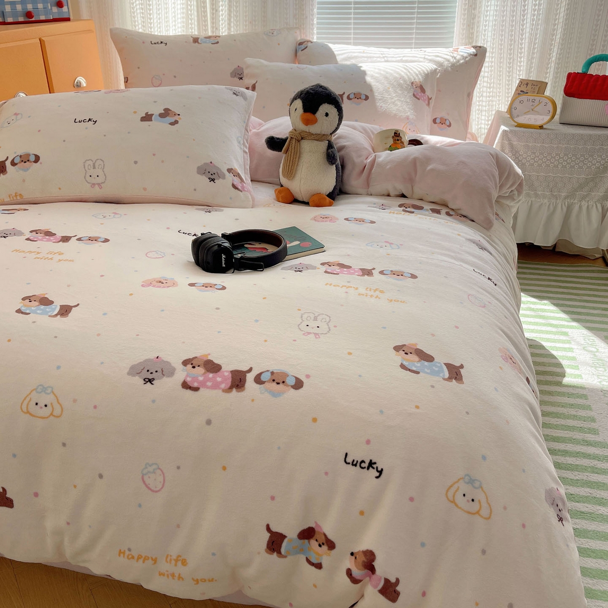 91家纺网 家纺一手货源 找家纺 六巷胡同 2025新款INS卡通A类200克牛奶绒基础款四件套（第一系） 基础款-腊肠狗联盟