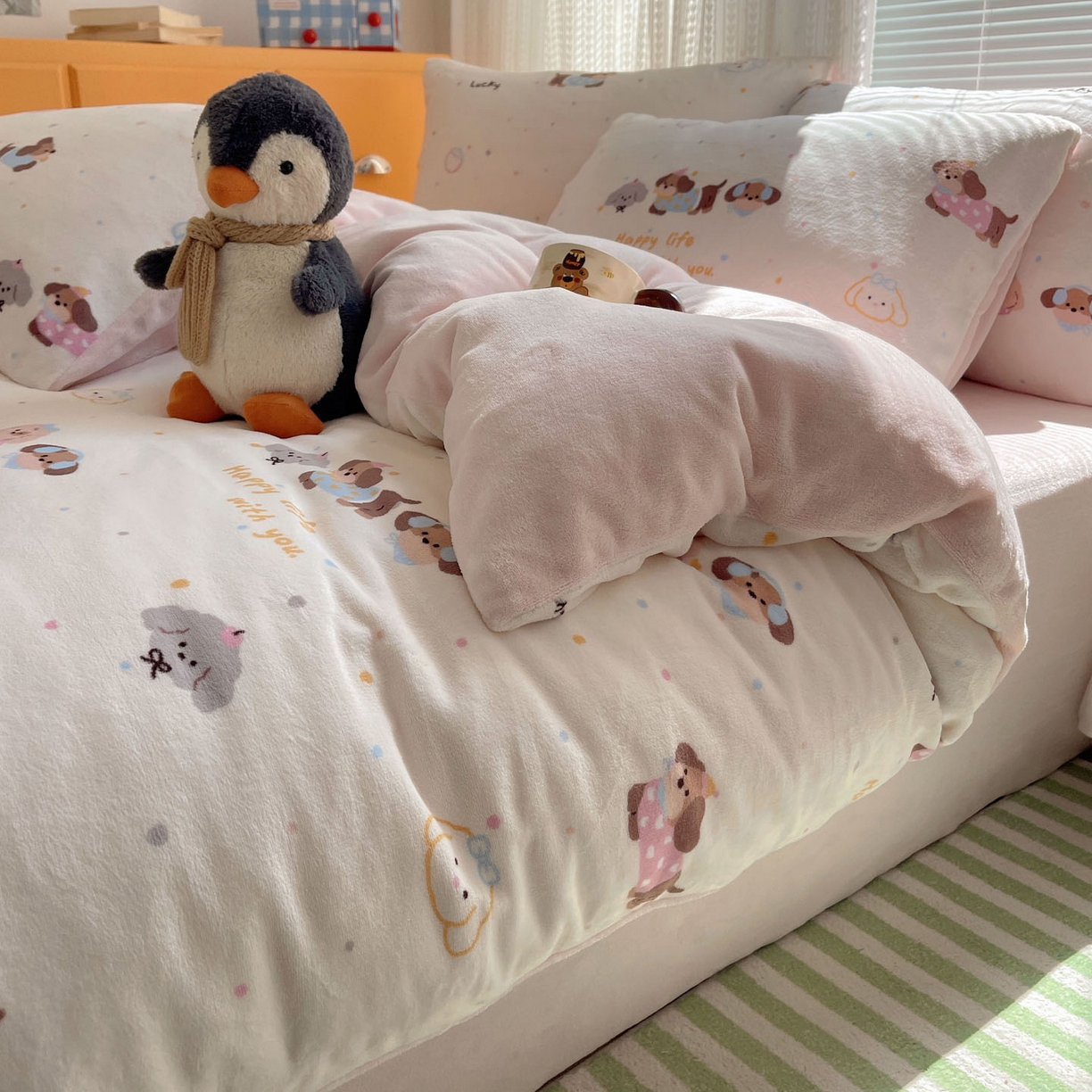 91家纺网 家纺一手货源 找家纺 六巷胡同 2025新款INS卡通A类200克牛奶绒基础款四件套（第一系） 基础款-腊肠狗联盟