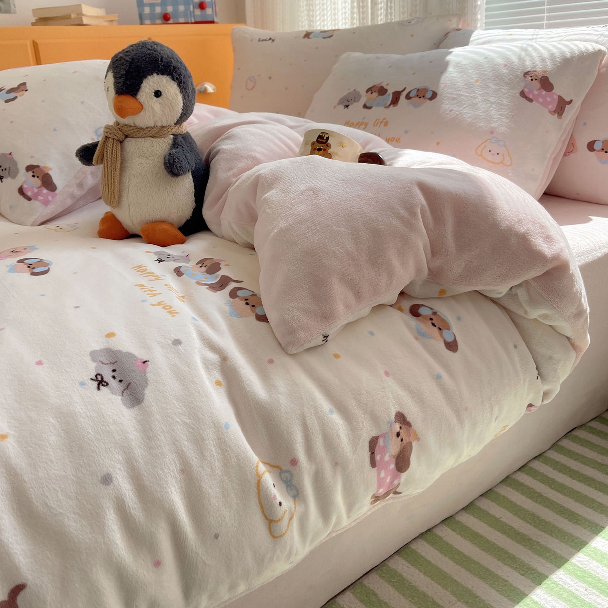 91家纺网 家纺一手货源 找家纺 六巷胡同 2025新款INS卡通A类200克牛奶绒基础款四件套（第一系） 基础款-腊肠狗联盟