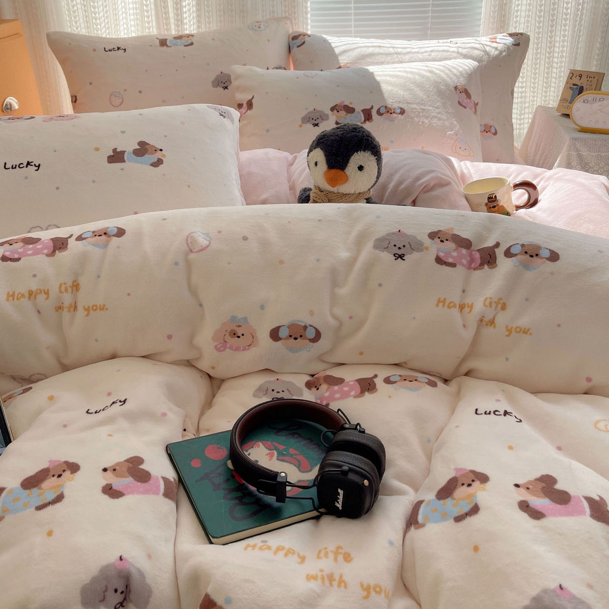 91家纺网 家纺一手货源 找家纺 六巷胡同 2025新款INS卡通A类200克牛奶绒基础款四件套（第一系） 基础款-腊肠狗联盟