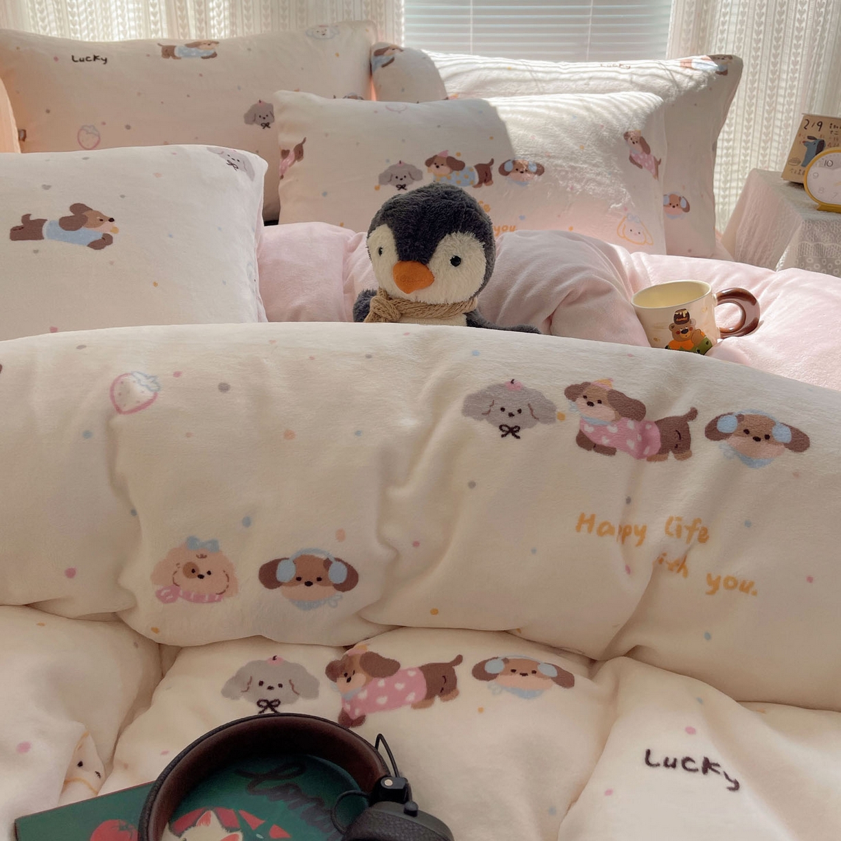 91家纺网 家纺一手货源 找家纺 六巷胡同 2025新款INS卡通A类200克牛奶绒基础款四件套（第一系） 基础款-腊肠狗联盟