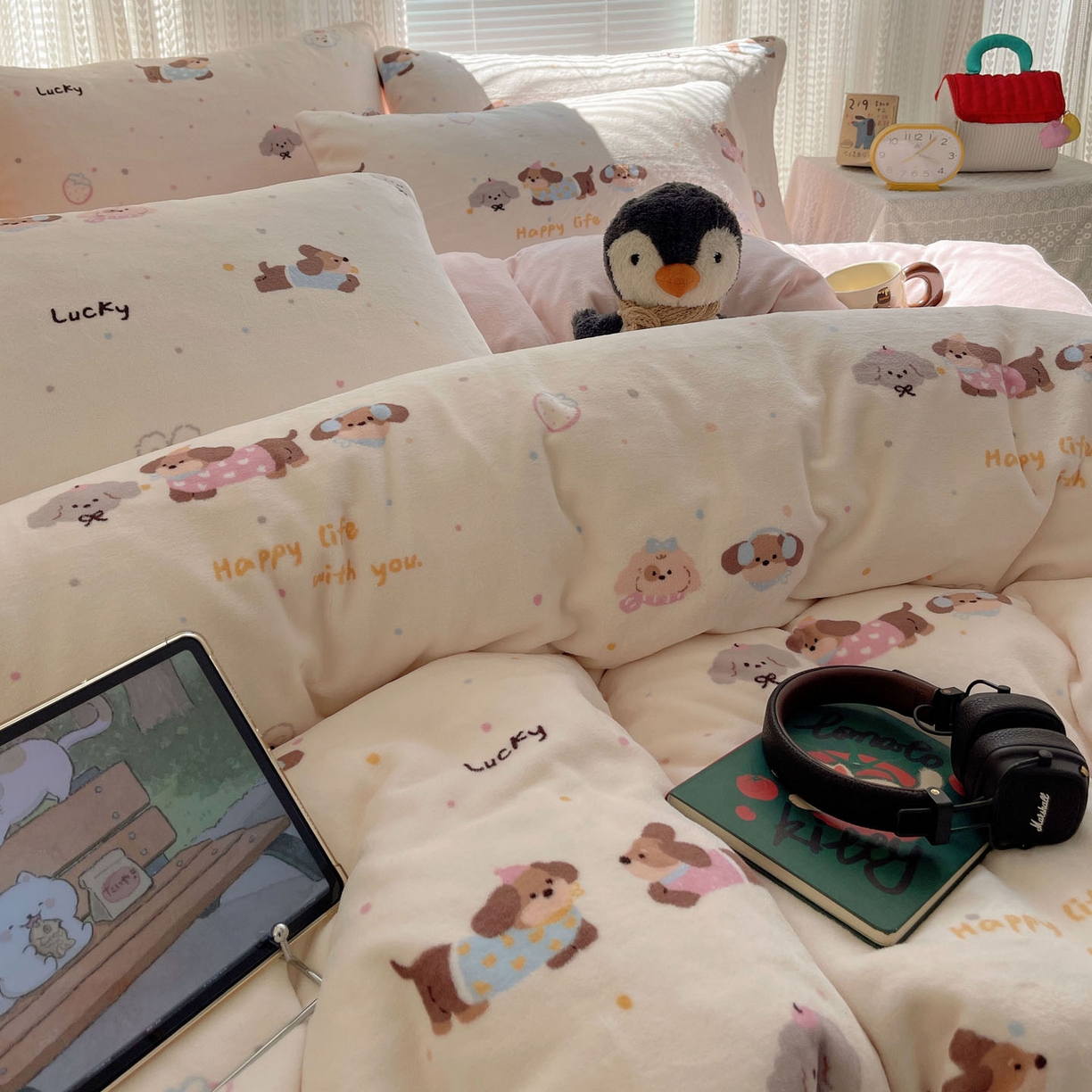 91家纺网 家纺一手货源 找家纺 六巷胡同 2025新款INS卡通A类200克牛奶绒基础款四件套（第一系） 基础款-腊肠狗联盟