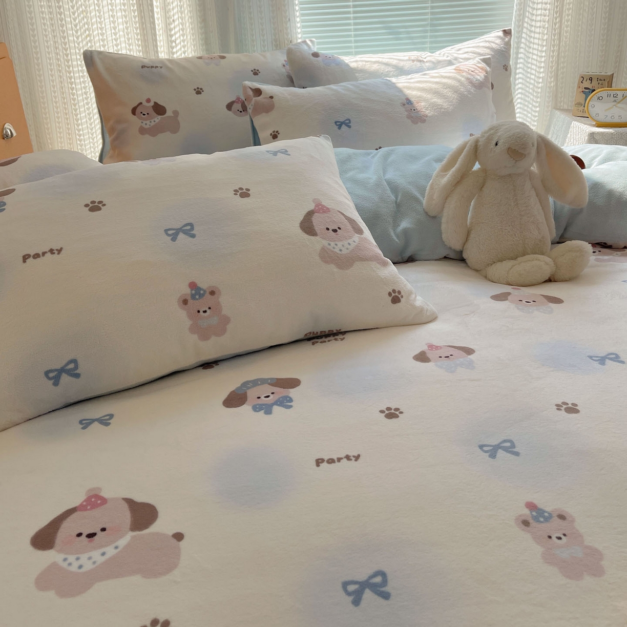 91家纺网 家纺一手货源 找家纺 六巷胡同 2025新款INS卡通A类200克牛奶绒基础款四件套（第一系） 基础款-蓝波点奶狗