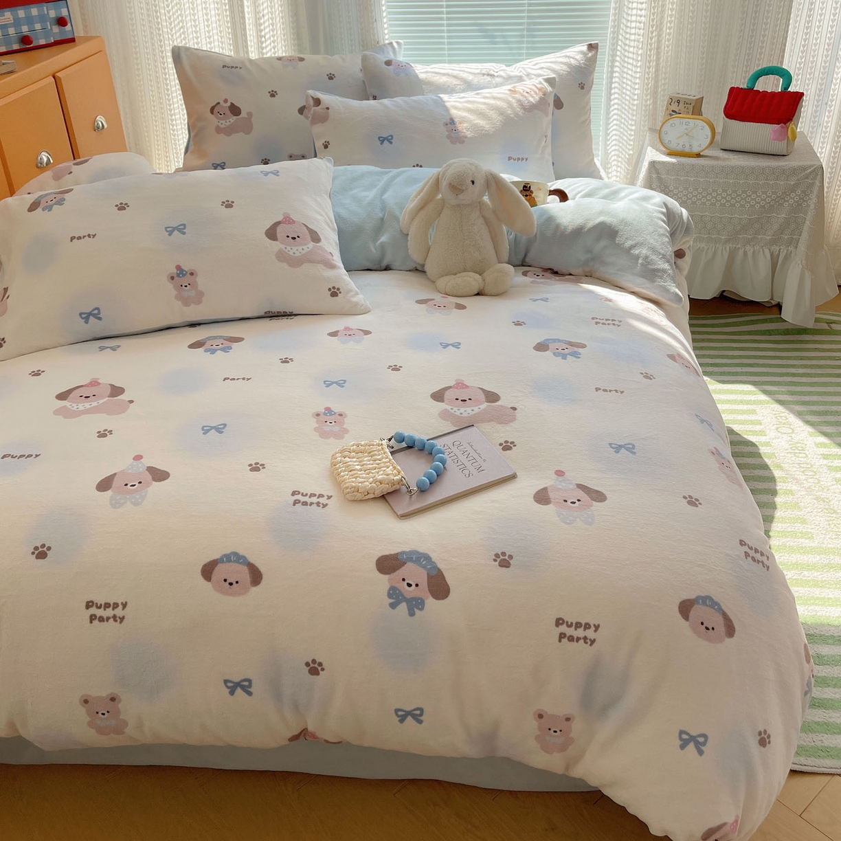 91家纺网 家纺一手货源 找家纺 六巷胡同 2025新款INS卡通A类200克牛奶绒基础款四件套（第一系） 基础款-蓝波点奶狗