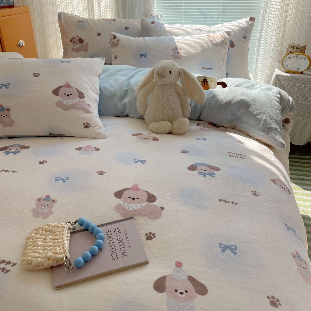 91家纺网 家纺一手货源 找家纺 六巷胡同 2025新款INS卡通A类200克牛奶绒基础款四件套（第一系） 基础款-蓝波点奶狗