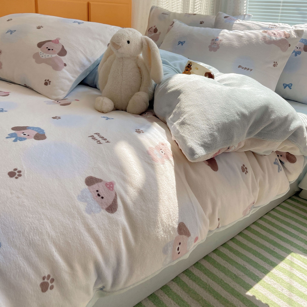 91家纺网 家纺一手货源 找家纺 六巷胡同 2025新款INS卡通A类200克牛奶绒基础款四件套（第一系） 基础款-蓝波点奶狗