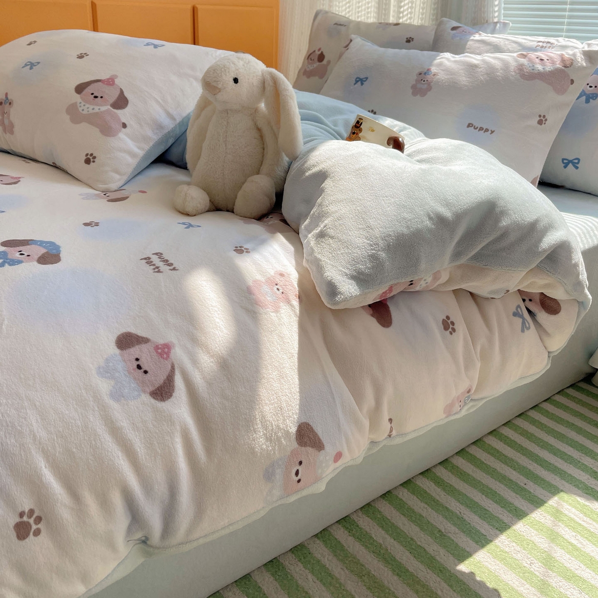 91家纺网 家纺一手货源 找家纺 六巷胡同 2025新款INS卡通A类200克牛奶绒基础款四件套（第一系） 基础款-蓝波点奶狗