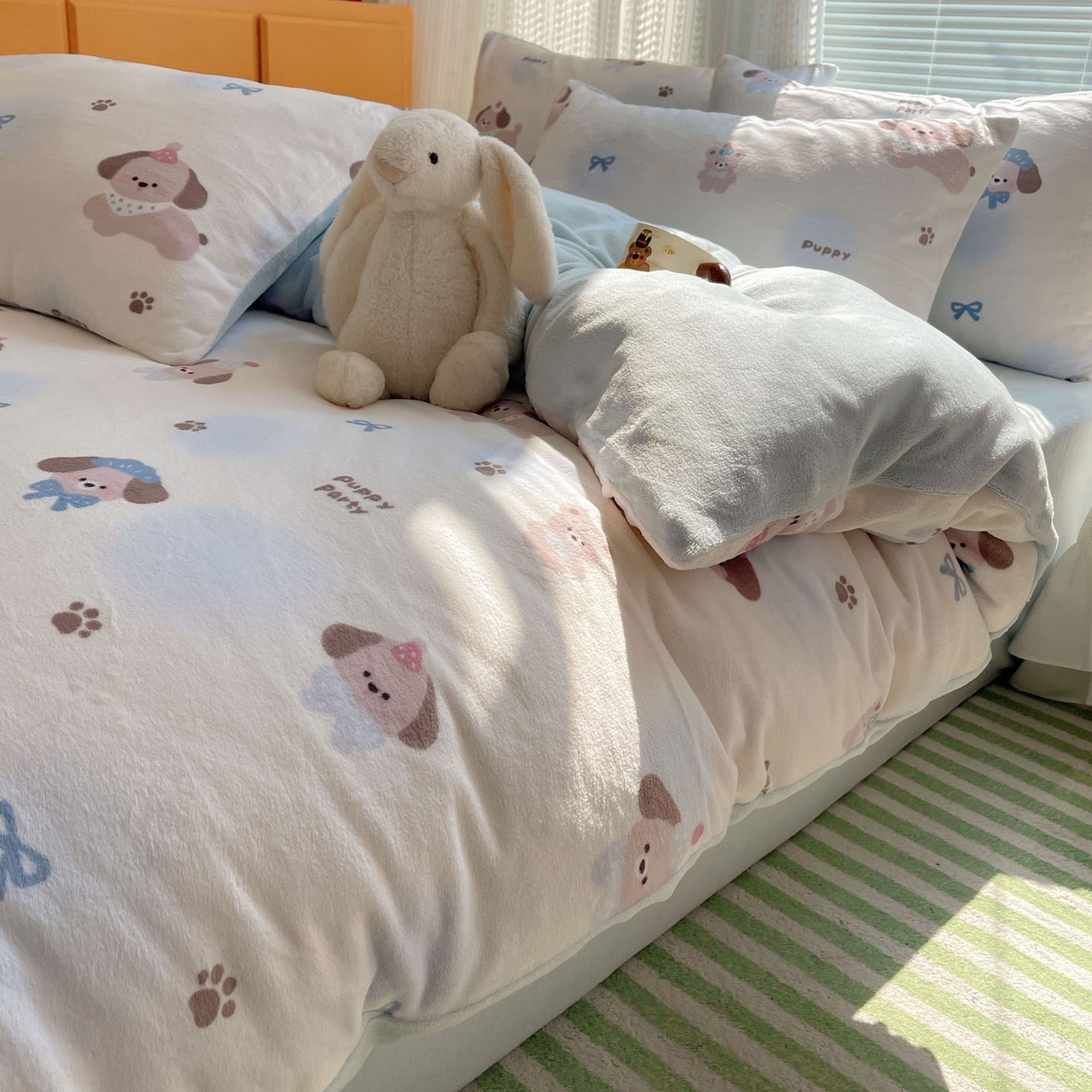 91家纺网 家纺一手货源 找家纺 六巷胡同 2025新款INS卡通A类200克牛奶绒基础款四件套（第一系） 基础款-蓝波点奶狗