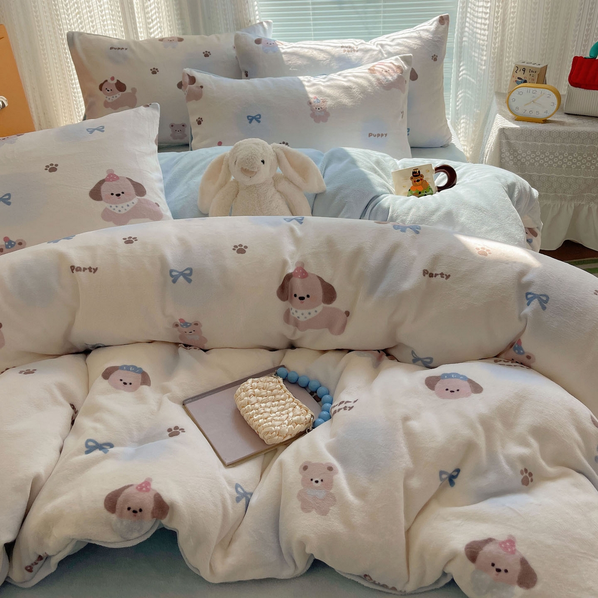 91家纺网 家纺一手货源 找家纺 六巷胡同 2025新款INS卡通A类200克牛奶绒基础款四件套（第一系） 基础款-蓝波点奶狗