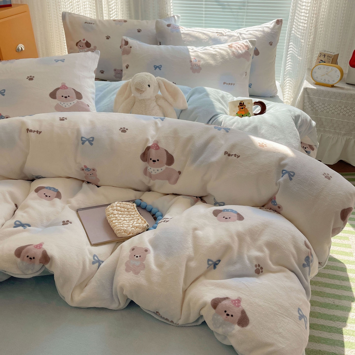 91家纺网 家纺一手货源 找家纺 六巷胡同 2025新款INS卡通A类200克牛奶绒基础款四件套（第一系） 基础款-蓝波点奶狗