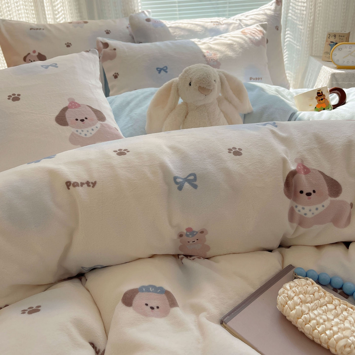 91家纺网 家纺一手货源 找家纺 六巷胡同 2025新款INS卡通A类200克牛奶绒基础款四件套（第一系） 基础款-蓝波点奶狗