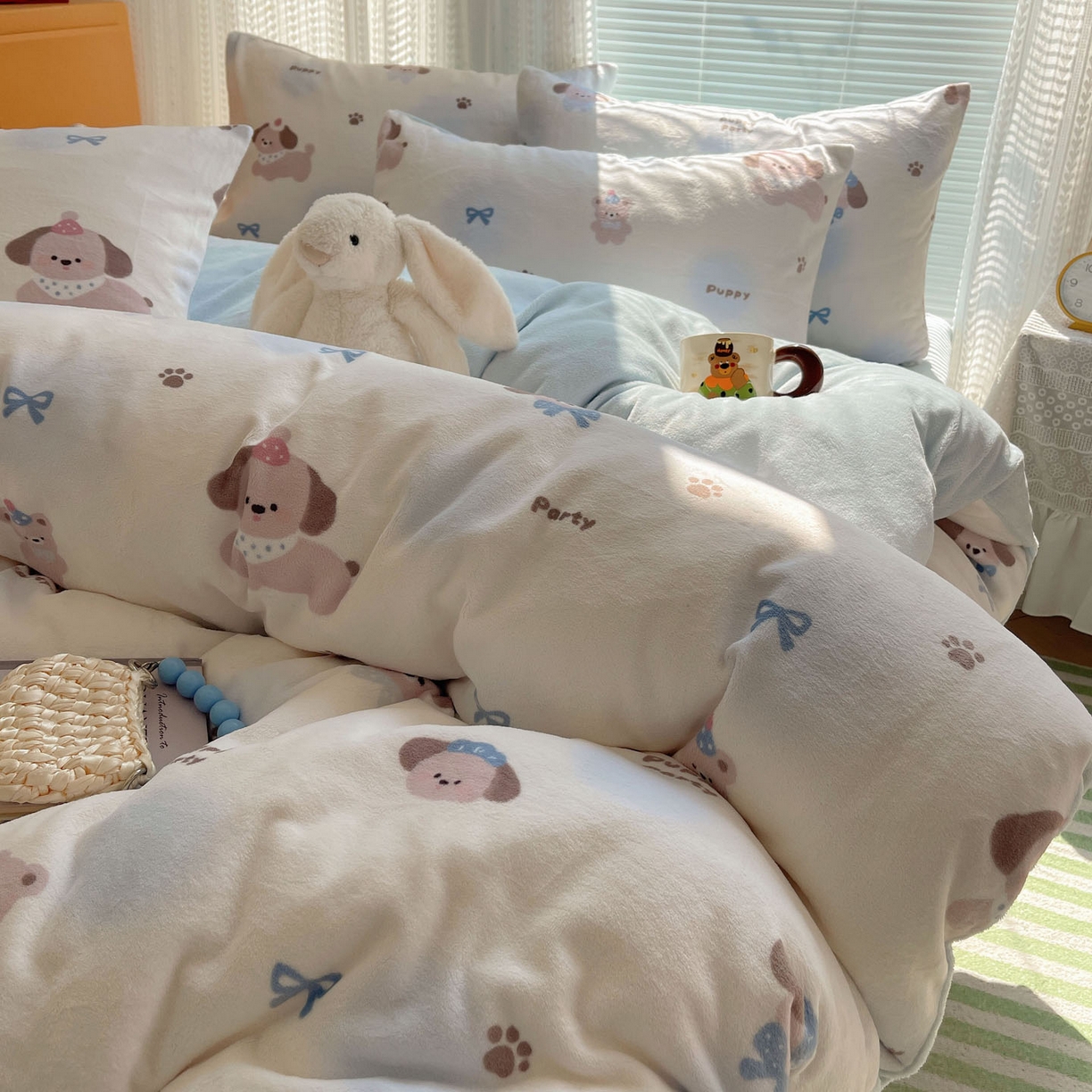 91家纺网 家纺一手货源 找家纺 六巷胡同 2025新款INS卡通A类200克牛奶绒基础款四件套（第一系） 基础款-蓝波点奶狗