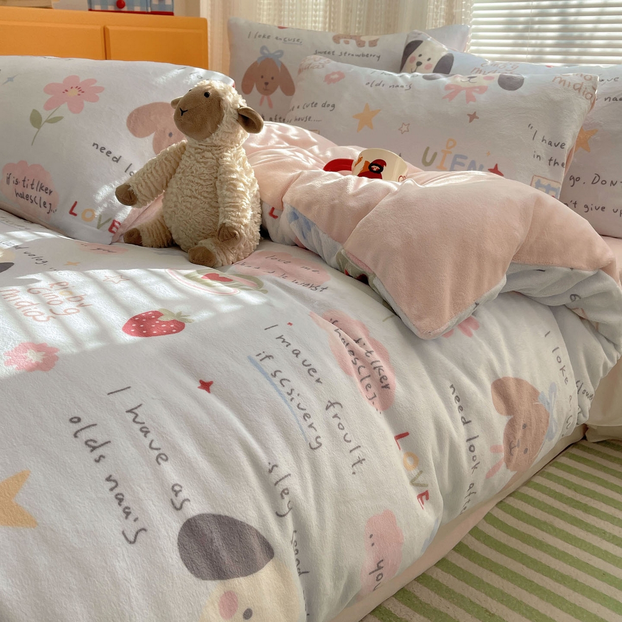 91家纺网 家纺一手货源 找家纺 六巷胡同 2025新款INS卡通A类200克牛奶绒基础款四件套（第一系） 基础款-猫狗小课堂