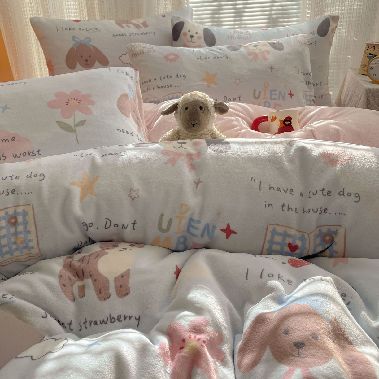 91家纺网 家纺一手货源 找家纺 六巷胡同 2025新款INS卡通A类200克牛奶绒基础款四件套（第一系） 基础款-猫狗小课堂