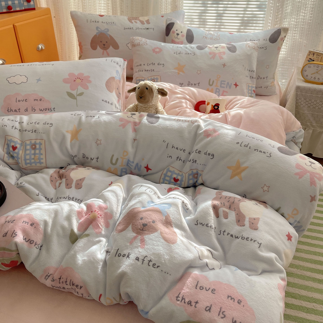 91家纺网 家纺一手货源 找家纺 六巷胡同 2025新款INS卡通A类200克牛奶绒基础款四件套（第一系） 基础款-猫狗小课堂