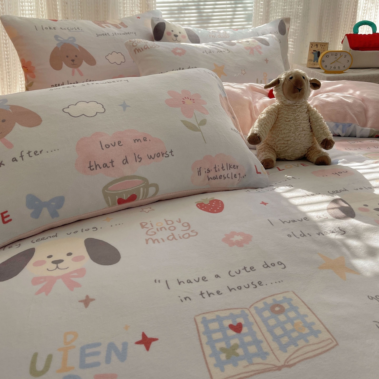 91家纺网 家纺一手货源 找家纺 六巷胡同 2025新款INS卡通A类200克牛奶绒基础款四件套（第一系） 基础款-猫狗小课堂