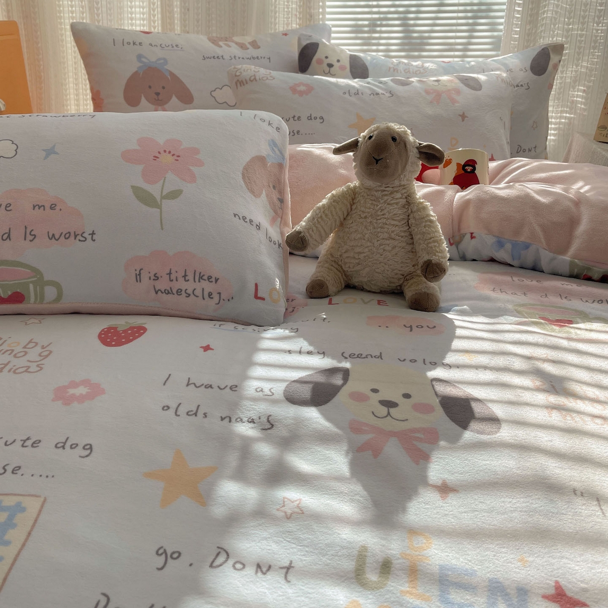 91家纺网 家纺一手货源 找家纺 六巷胡同 2025新款INS卡通A类200克牛奶绒基础款四件套（第一系） 基础款-猫狗小课堂