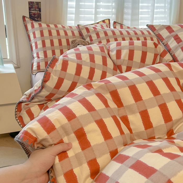 91家纺网 家纺一手货源 找家纺 莱茵家居 2025新款全棉磨毛贝壳边四件套 云格-红米焦糖