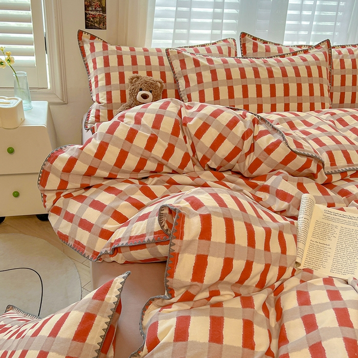 91家纺网 家纺一手货源 找家纺 莱茵家居 2025新款全棉磨毛贝壳边四件套 云格-红米焦糖