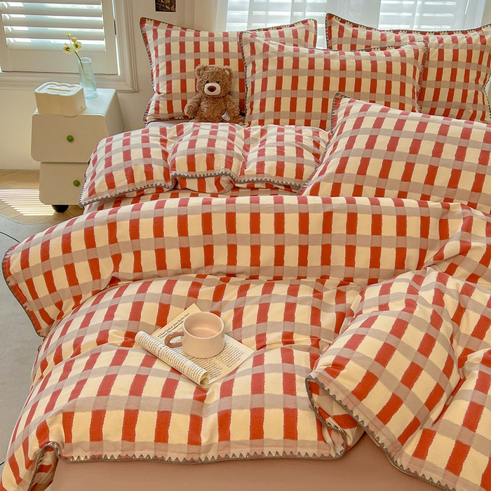 91家纺网 家纺一手货源 找家纺 莱茵家居 2025新款全棉磨毛贝壳边四件套 云格-红米焦糖