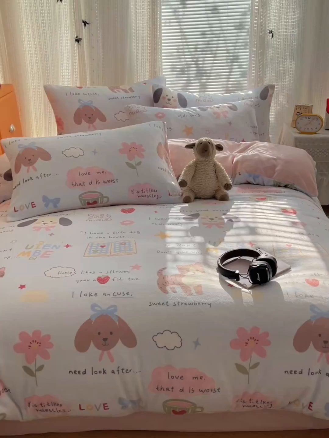 91家纺网 家纺一手货源 找家纺 六巷胡同 2025新款INS卡通A类200克牛奶绒基础款四件套（第一系） 基础款-猫狗小课堂