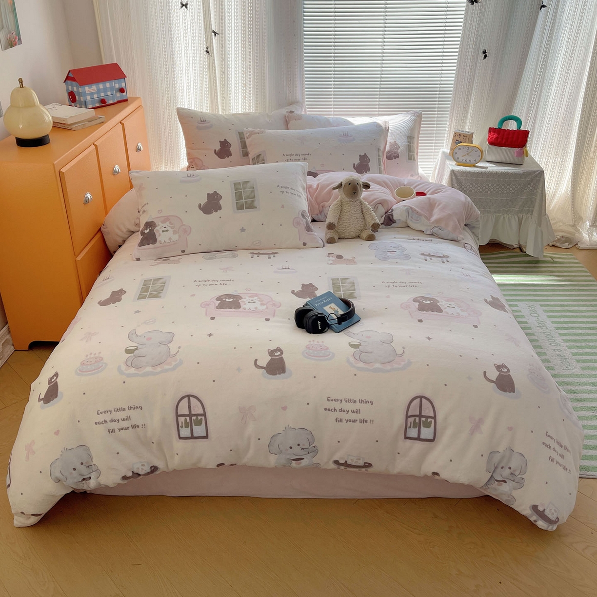 91家纺网 家纺一手货源 找家纺 六巷胡同 2025新款INS卡通A类200克牛奶绒基础款四件套（第一系） 基础款-萌象周末趴