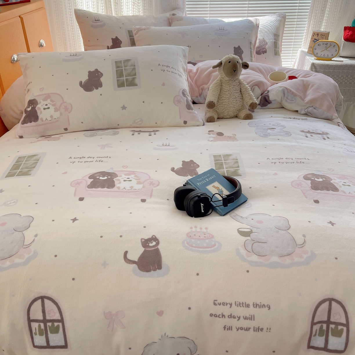 91家纺网 家纺一手货源 找家纺 六巷胡同 2025新款INS卡通A类200克牛奶绒基础款四件套（第一系） 基础款-萌象周末趴