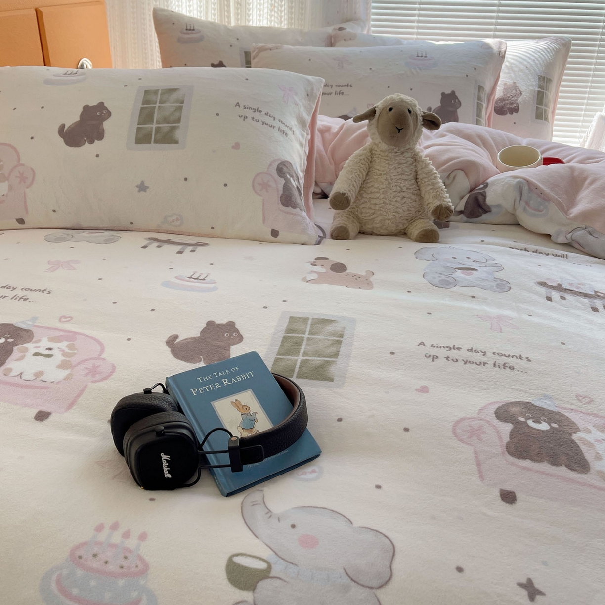 91家纺网 家纺一手货源 找家纺 六巷胡同 2025新款INS卡通A类200克牛奶绒基础款四件套（第一系） 基础款-萌象周末趴