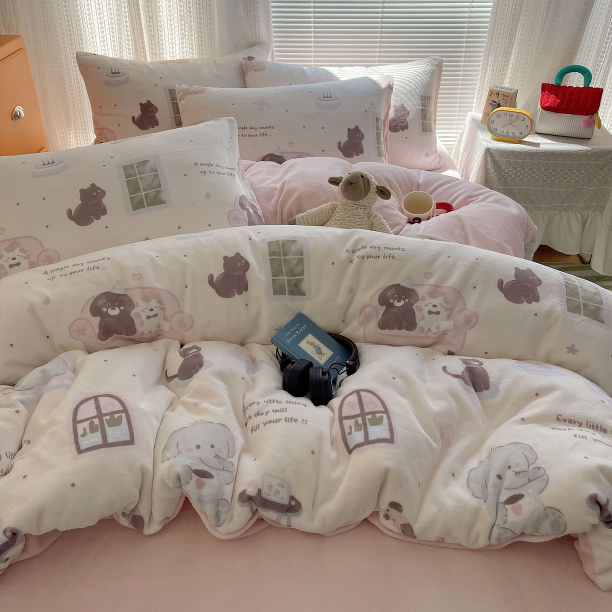 91家纺网 家纺一手货源 找家纺 六巷胡同 2025新款INS卡通A类200克牛奶绒基础款四件套（第一系） 基础款-萌象周末趴