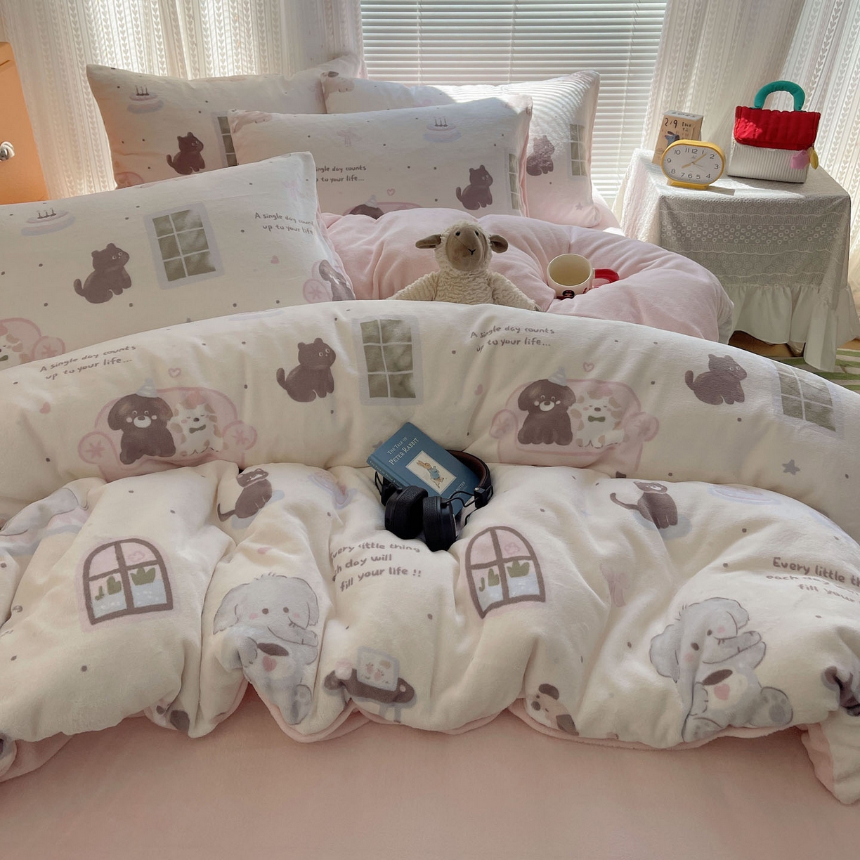 91家纺网 家纺一手货源 找家纺 六巷胡同 2025新款INS卡通A类200克牛奶绒基础款四件套（第一系） 基础款-萌象周末趴