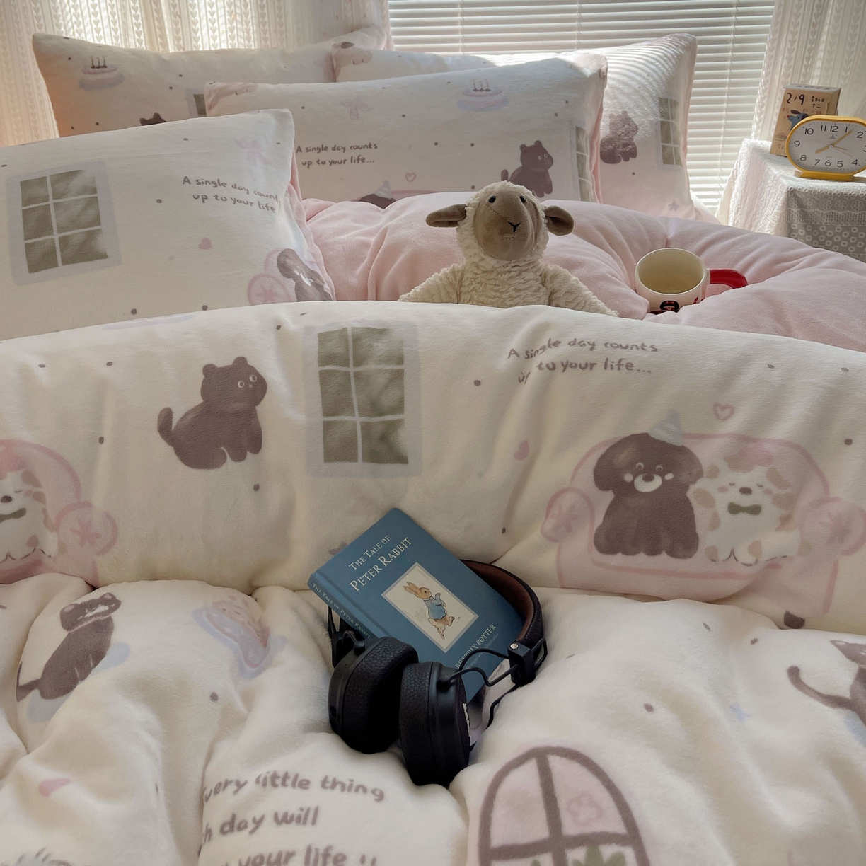 91家纺网 家纺一手货源 找家纺 六巷胡同 2025新款INS卡通A类200克牛奶绒基础款四件套（第一系） 基础款-萌象周末趴