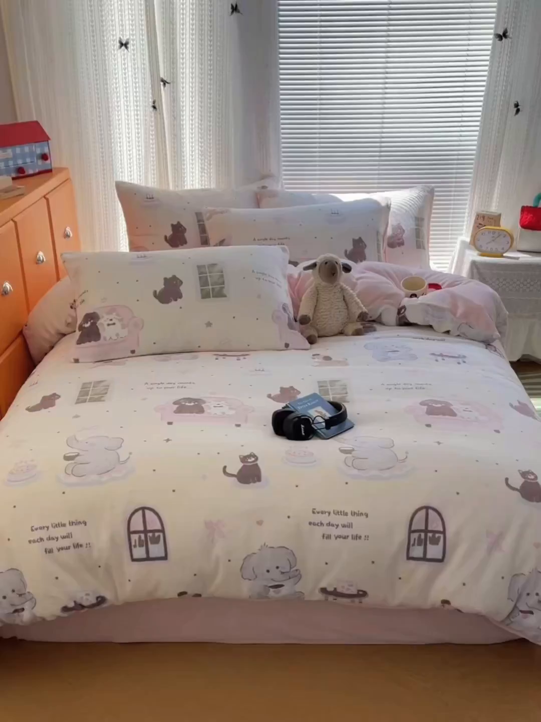 91家纺网 家纺一手货源 找家纺 六巷胡同 2025新款INS卡通A类200克牛奶绒基础款四件套（第一系） 基础款-萌象周末趴