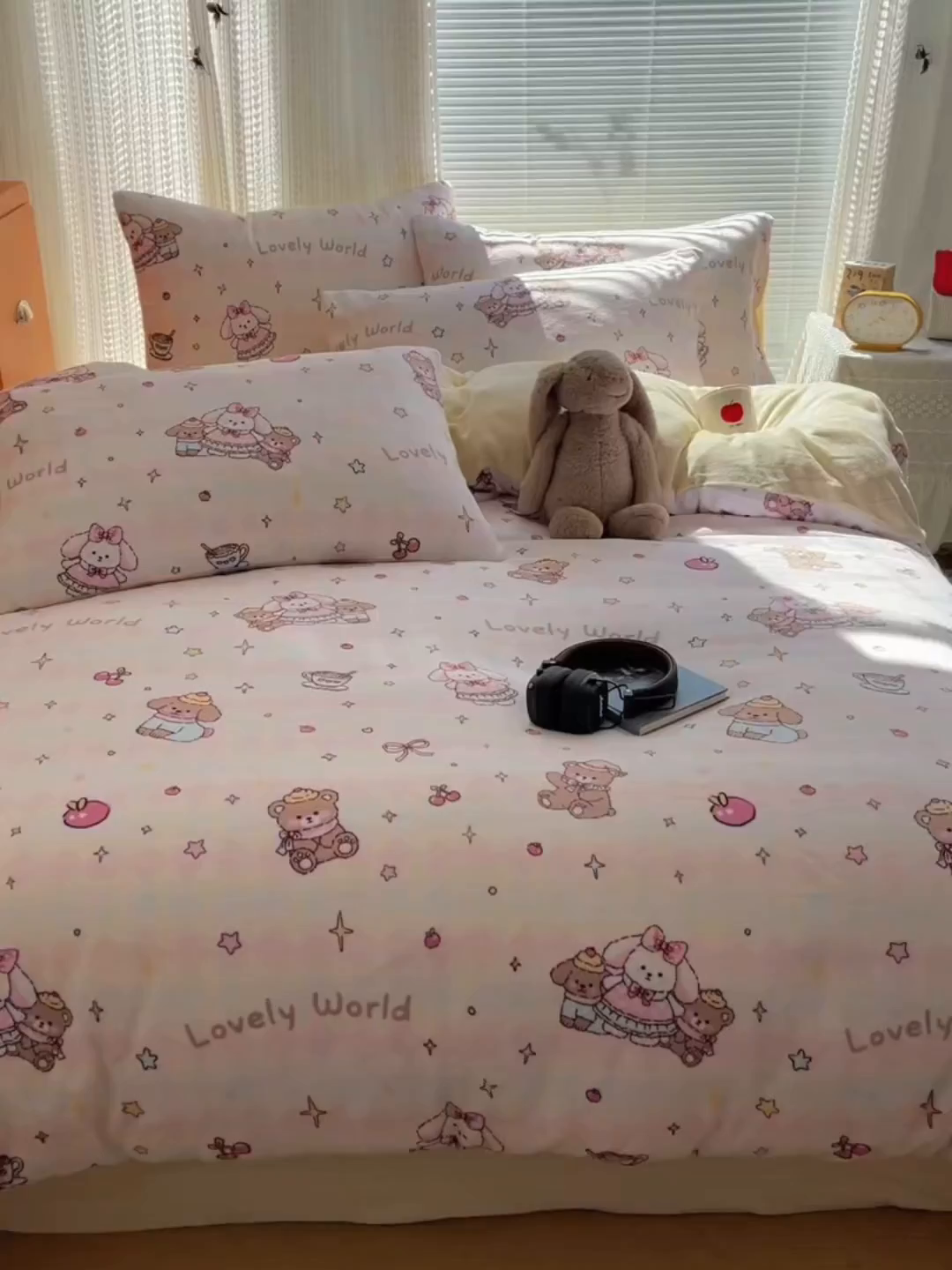 91家纺网 家纺一手货源 找家纺 六巷胡同 2025新款INS卡通A类200克牛奶绒基础款四件套（第一系） 基础款-星星宠物集