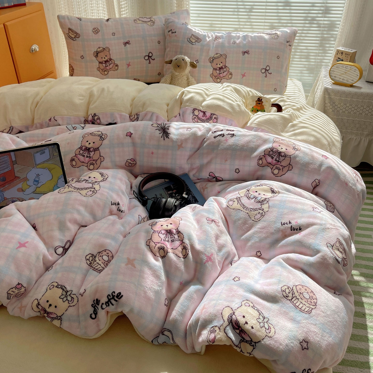 六巷胡同 2025新款INS卡通A类200克牛奶绒基础款四件套（第一系） 基础款-熊友茶话会