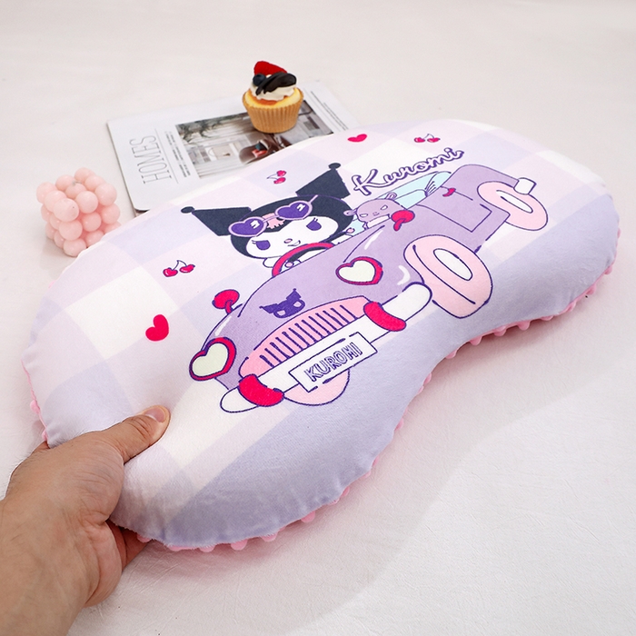 91家纺网 家纺一手货源 找家纺 八零年代  2025新款三丽鸥正版授权儿童分区护颈枕健康睡眠记忆棉枕头枕套可拆洗 汽车库洛米