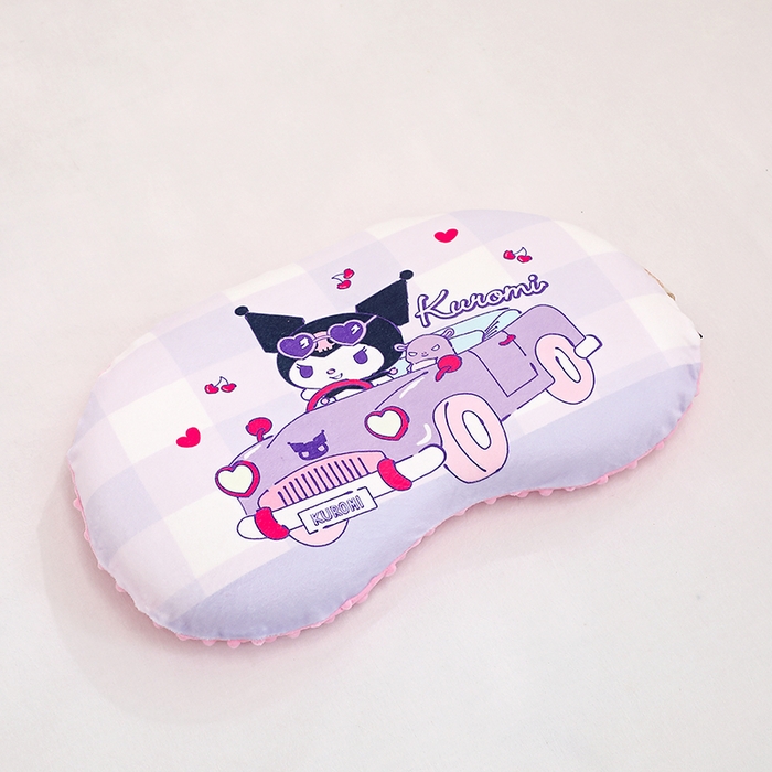 91家纺网 家纺一手货源 找家纺 八零年代  2025新款三丽鸥正版授权儿童分区护颈枕健康睡眠记忆棉枕头枕套可拆洗 汽车库洛米