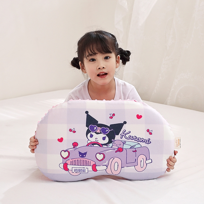 91家纺网 家纺一手货源 找家纺 八零年代  2025新款三丽鸥正版授权儿童分区护颈枕健康睡眠记忆棉枕头枕套可拆洗 汽车库洛米