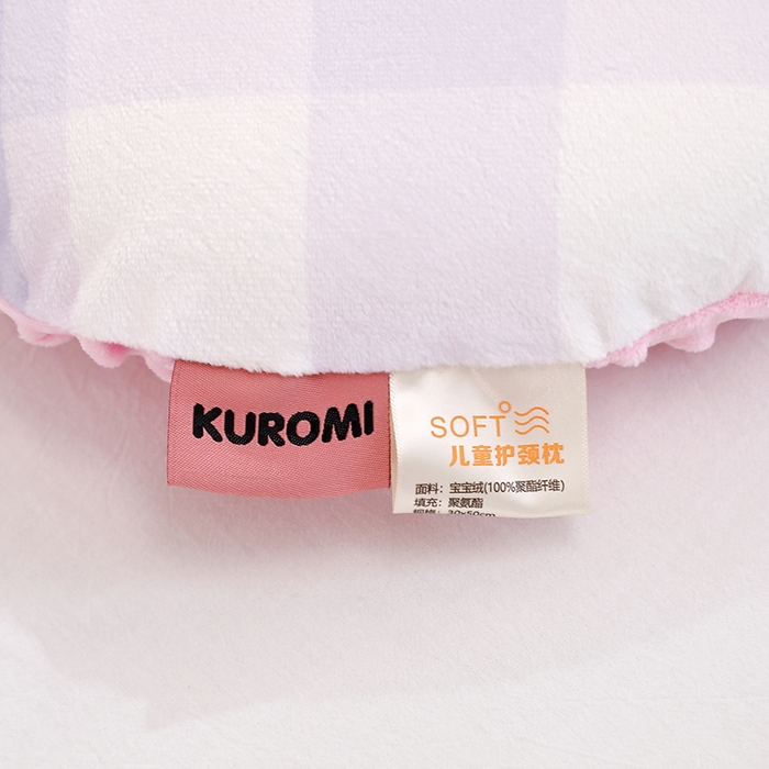 91家纺网 家纺一手货源 找家纺 八零年代  2025新款三丽鸥正版授权儿童分区护颈枕健康睡眠记忆棉枕头枕套可拆洗 汽车库洛米