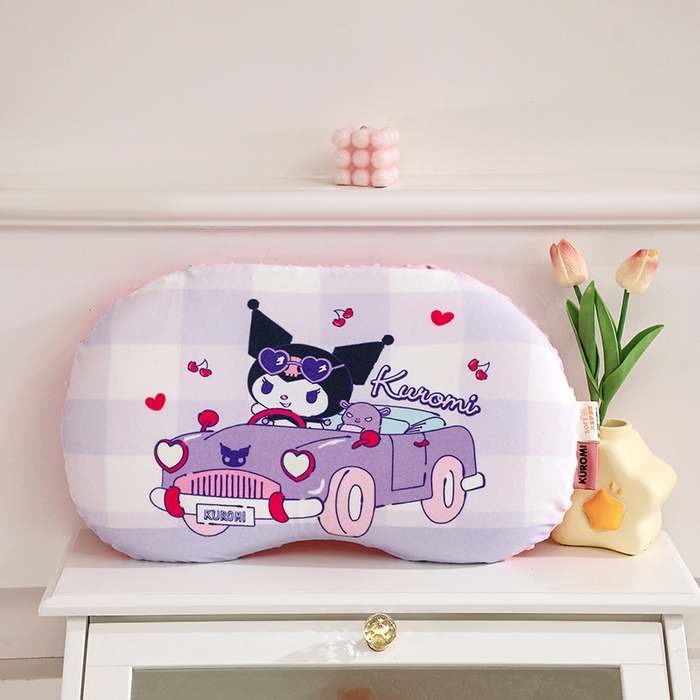 91家纺网 家纺一手货源 找家纺 八零年代  2025新款三丽鸥正版授权儿童分区护颈枕健康睡眠记忆棉枕头枕套可拆洗 汽车库洛米