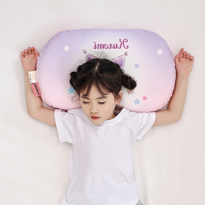 91家纺网 家纺一手货源 找家纺 八零年代  2025新款三丽鸥正版授权儿童分区护颈枕健康睡眠记忆棉枕头枕套可拆洗 炫彩库洛米