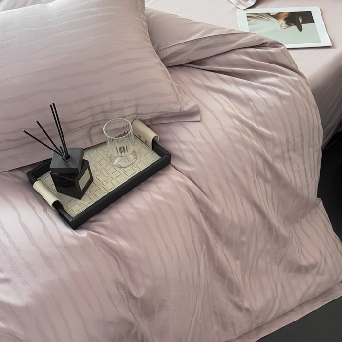 91家纺网 家纺一手货源 找家纺 金昱纺 2025新款50双股100支长绒棉贡缎提花高定四件套琉璃·藕粉