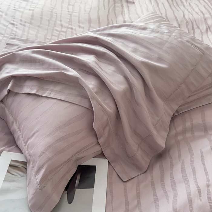 91家纺网 家纺一手货源 找家纺 金昱纺 2025新款50双股100支长绒棉贡缎提花高定四件套琉璃·藕粉