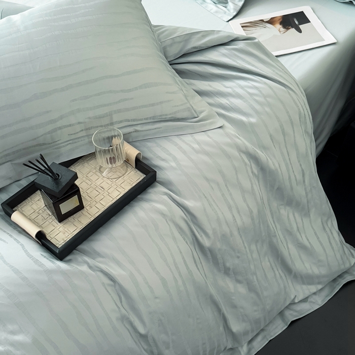 91家纺网 家纺一手货源 找家纺 金昱纺 2025新款50双股100支长绒棉贡缎提花高定四件套琉璃·青石兰