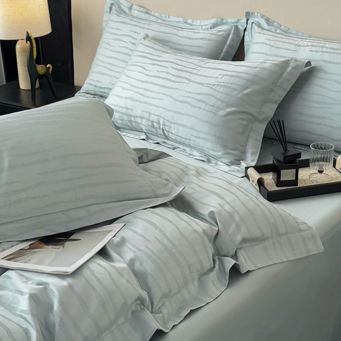 91家纺网 家纺一手货源 找家纺 金昱纺 2025新款50双股100支长绒棉贡缎提花高定四件套琉璃·青石兰