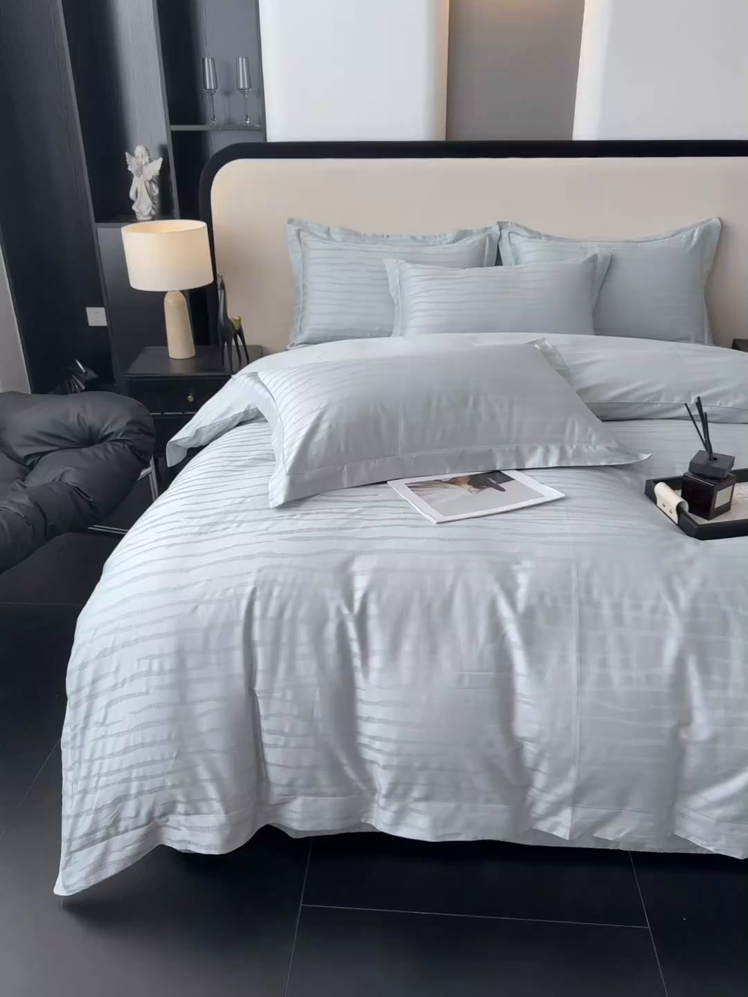 91家纺网 家纺一手货源 找家纺 金昱纺 2025新款50双股100支长绒棉贡缎提花高定四件套琉璃·青石兰