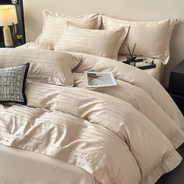 91家纺网 家纺一手货源 找家纺 金昱纺 2025新款50双股100支长绒棉贡缎提花高定四件套琉璃·香槟色