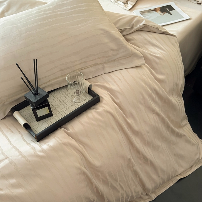 91家纺网 家纺一手货源 找家纺 金昱纺 2025新款50双股100支长绒棉贡缎提花高定四件套琉璃·香槟色