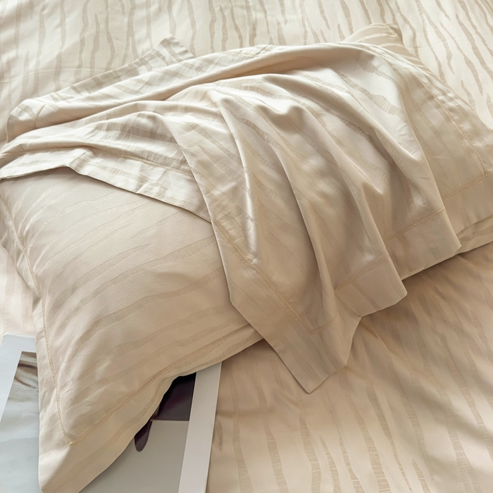 91家纺网 家纺一手货源 找家纺 金昱纺 2025新款50双股100支长绒棉贡缎提花高定四件套琉璃·香槟色